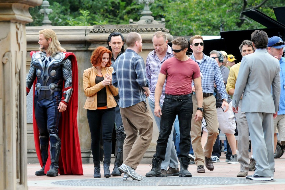 Jeremy Renner, Chris Hemsworth, Scarlett Johansson, Tom Hiddleston, Robert Downey Jr., Mark Ruffalo, Chris Evans