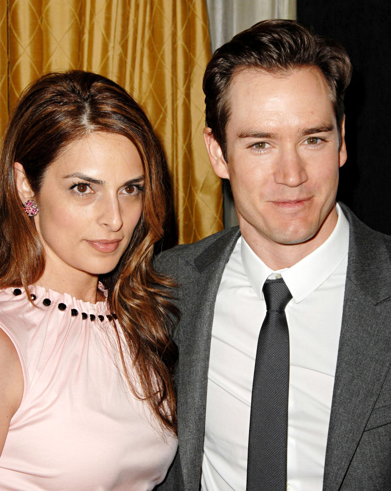 Mark-Paul Gosselaar, Lisa Ann Russell