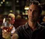 Eric Bana Is Manipulative Doctor in New 'Dirty John' Trailer