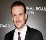 Jason Segel Hilariously Photobombs Fans' Engagement Picture