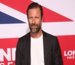 Aaron Eckhart Gets His Christmas Tree From Mountains This Year