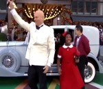 Harry Connick Jr. Makes Surprise Appearance as Daddy Warbucks at Macy's Thanksgiving Day Parade