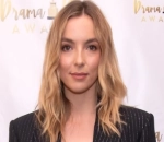 Jodie Comer Just Leaves Her Awards Sitting on the Floor