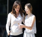 Jennifer Garner and Mini-Me Daughter Violet Enjoy Lunch in L.A.
