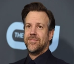 'Scared' Jason Sudeikis Begs Autograph Seekers to Stop Chasing Him During Night Out