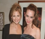 Sarah Michelle Gellar Blames NDA for Her Awkward Reaction to Question About Jennifer Love Hewitt 
