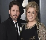 Kelly Clarkson Throws Shade at Ex-Husband Brandon Blackstock in Christmas Video