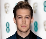 Taylor Swift's Ex Joe Alwyn Looks Somber After Christmas