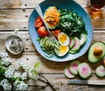 Eating Well When Life Is Busy: Simple Nutrition Habits for High-Pressure Schedules