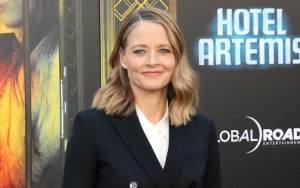 Jodie Foster Still on Crutches Following Skiing Accident