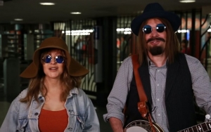 Video: Christina Aguilera and Jimmy Fallon Busk in Disguise in NYC Subway