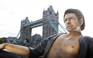 Jeff Goldblum Statue Appears in London Park for Jurassic Park's Anniversary