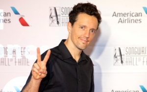 Jason Mraz Reveals He Cheated on His Wife With a Man