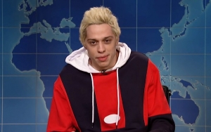 Pete Davidson Roasts Himself Over Ariana Grande Romance on 'SNL'
