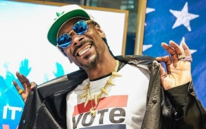 Snoop Dogg Lights Up His Weed Joint Outside White House