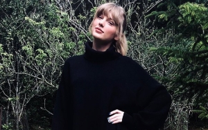 Taylor Swift Surprises Crowd at LGBT Benefit Concert With Acoustic Performance of 'Delicate'
