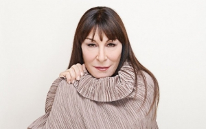 Anjelica Huston Wants People Hurt by Her Vulture Interview to Come Back at Her