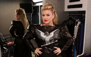 Kelly Clarkson Reacts to Fake News About Taking 'Weird' Weight Loss Pills
