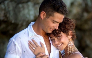 Sarah Hyland Gets Engaged to Wells Adams After Beach Proposal