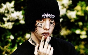 Lil Xan Curses at Concertgoer for Trying to Pull Him Offstage Forcefully