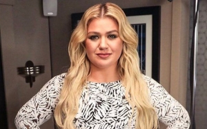 Watch: Kelly Clarkson Gives a Sneak Peek at New Talk Show Set