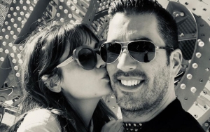 Zooey Deschanel Kicks Off She and Him Concert With Boyfriend's Special Appearance on Stage 