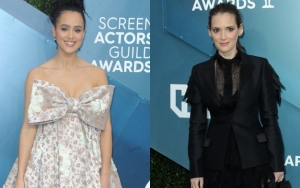SAG Awards 2020: Nathalie Emmanuel Arrives in Huge Ribbon, Winona Ryder Goes Gothic on Red Carpet
