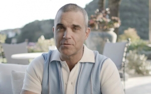 Robbie Williams Distances Himself From Family in AirBnB Rental Out of Coronavirus Fear