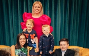 Kelly Clarkson Refuses to Cook and Take Care of Children on Coronavirus Mother's Day