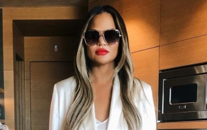 Chrissy Teigen Disses 'Rich' Pals for Asking for Freebies 