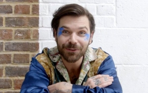 Simon Neil of Biffy Clyro Advises Older Generation to 'Shuffle Off This Mortal Coil'