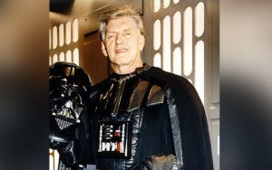 Dave Prowse's Daughter Shares Pictures From Funeral With Darth Vader Floral Arrangement