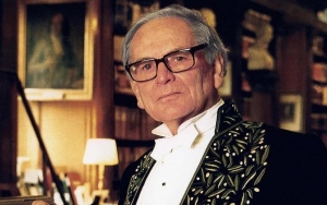 Fashion Designer Pierre Cardin Dies at 98