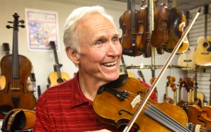 Violinist Byron Berline Dies at 77 After Suffering Stroke