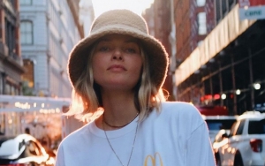 Jessica Hart Reveals Gender of Her Second Baby With Airplane and Powder Cannon