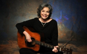 Grammy-Winning Folk Singer Nanci Griffith Dies, Asked to Withhold Details in Death Wish