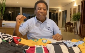 Soccer Legend Pele Hospitalized for Colon Tumor Chemotherapy