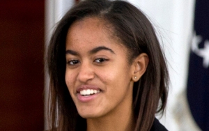 Malia Obama Seen Clutching a Vape While Leaving a Smoke Shop
