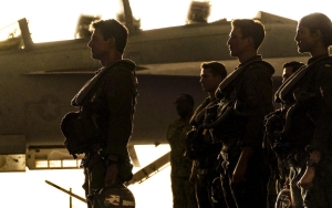 Tom Cruise and Val Kilmer's 'Top Gun: Maverick' Reunion Feels Emotion for Director