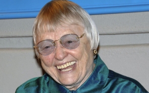 Pat Carroll, Voice of Ursulla in Disney's 'The Little Mermaid', Dies at 95