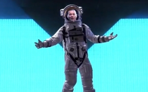 MTV VMAs 2022: Johnny Depp Floats in Moonman Outfit as He Makes Comeback Appearance Since Trial