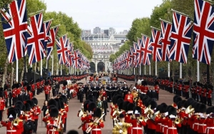 Queen Elizabeth's State Funeral: Queen's Coffin Taken to Windsor for Committal Service