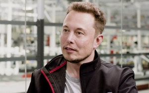 Elon Musk Encourages 'Healthy Debate' on Twitter but Warns Not to Cross the Line Ahead of Takeover