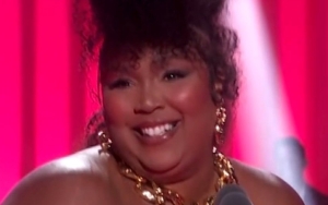 Lizzo Brings 17 Activists Onstage While Accepting 2022 People's Choice Award 