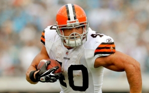 Ex-NFL Star Peyton Hillis 'Doing Better' But Still in ICU After Saving Kids From Drowning