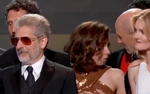 Jon Gries Details What Made Aubrey Plaza Look Annoyed at SAG Awards 
