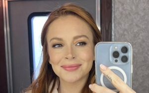 Lindsay Lohan Debuts Baby Bump in New Pic