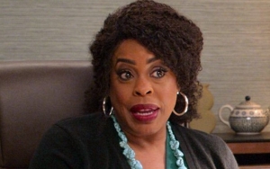 Niecy Nash Flooded With DMs for Therapy Sessions Due to 'Never Have I Ever' Role