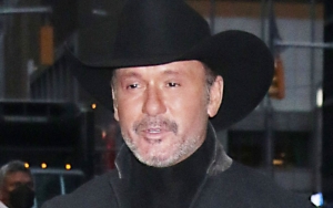 Tim McGraw Condems Trend of Concertgoers Throwing Stuff at Performers