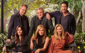 Jennifer Aniston, David Schwimmer and Lisa Kudrow Honor Matthew Perry With Nostalgic 'Friends' Pics